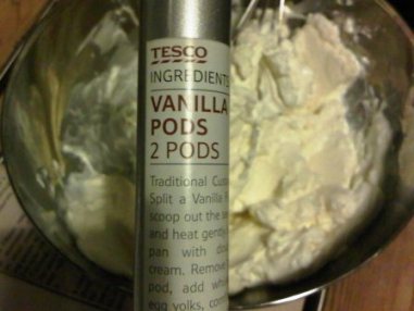 Vanilla time!!! You can just use a tea spoon of vanilla essence, but i want real vanilla with vanilla seeds in my mix! It elevates the quality of the Cake and makes it look store bought! 